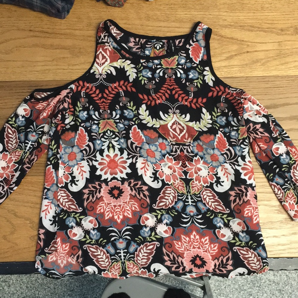 XS open shoulder floral blouse